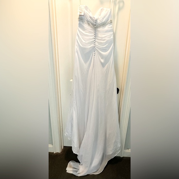 DAVID'S BRIDAL COLLECTION Sweetheart Chiffon Wedding Dress w/ Side Drape, Size 6 - Picture 4 of 7